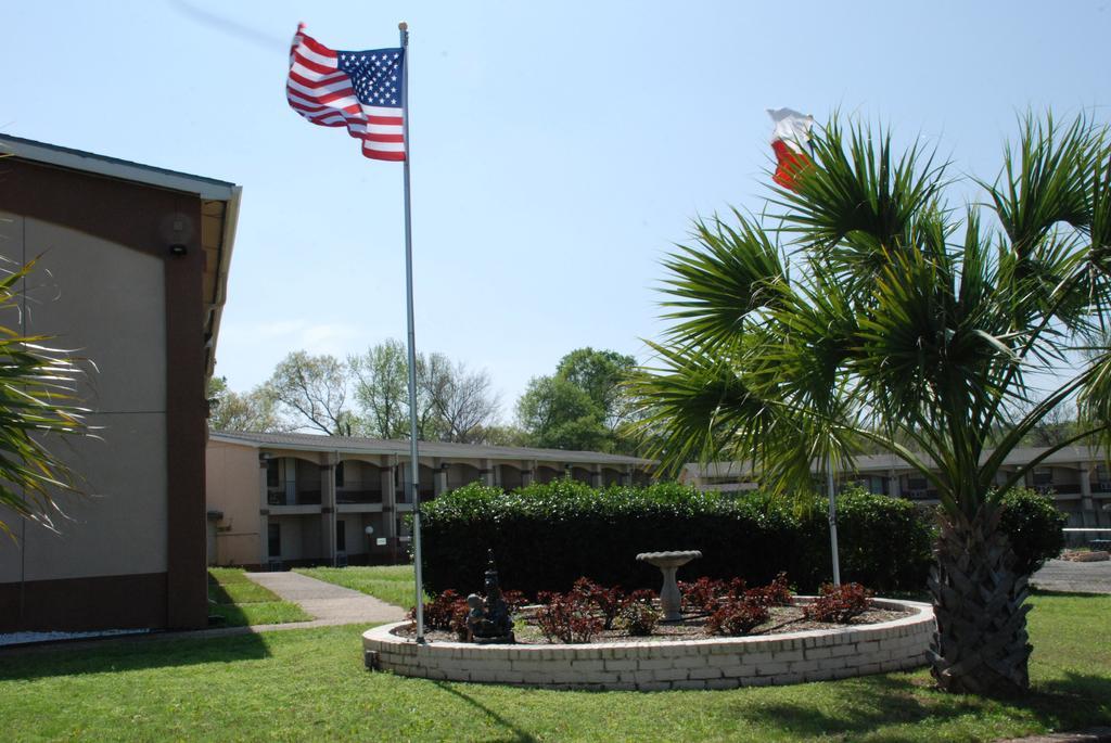 Apple Tree Inn Lindale Exterior photo